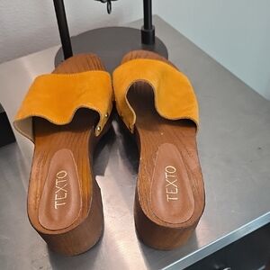 Texto Mustard Yellow Suede Sandals
